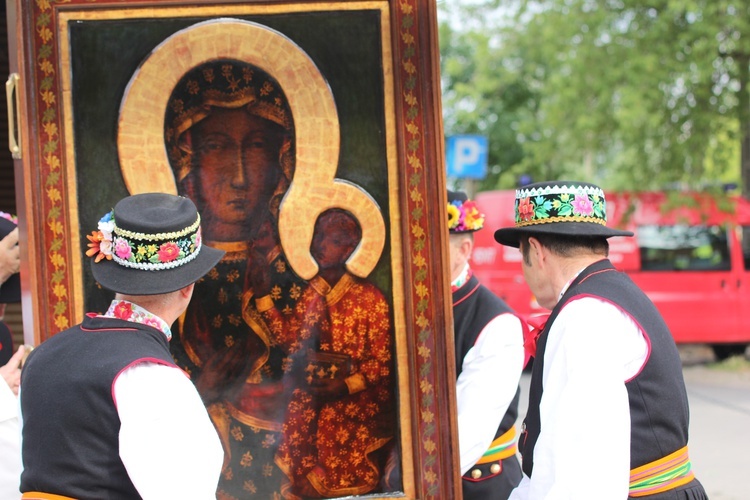 Powitanie ikony MB Częstochowskiej w katedrze łowickiej