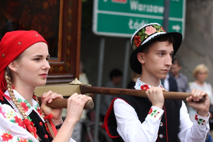 Powitanie ikony MB Częstochowskiej w katedrze łowickiej