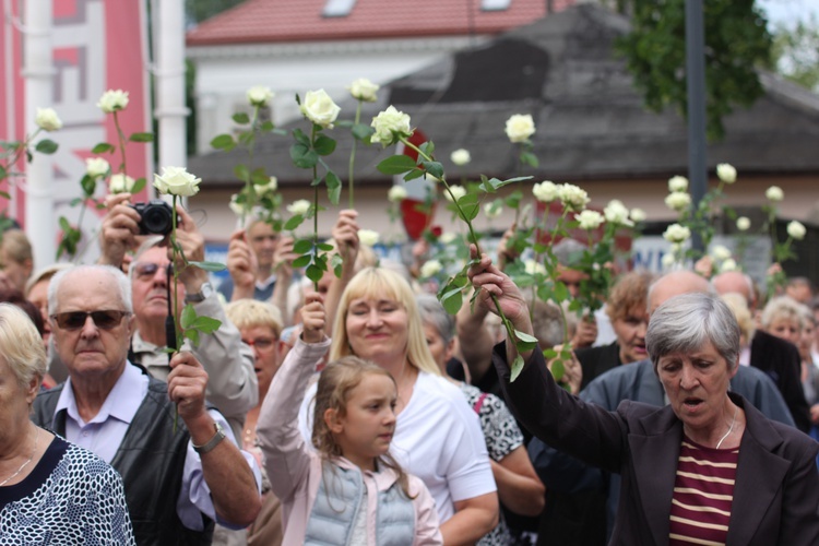 Powitanie ikony MB Częstochowskiej w katedrze łowickiej