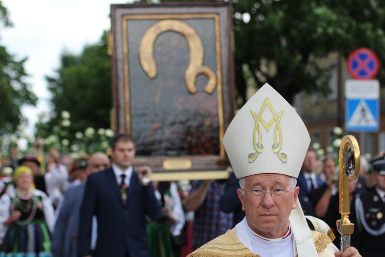 Powitanie ikony MB Częstochowskiej w katedrze łowickiej