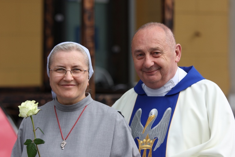 Powitanie ikony MB Częstochowskiej w katedrze łowickiej