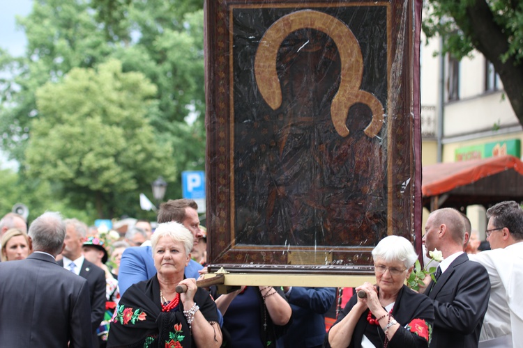 Powitanie ikony MB Częstochowskiej w katedrze łowickiej