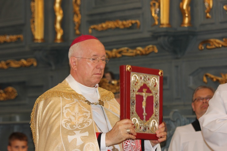 Powitanie ikony MB Częstochowskiej w katedrze łowickiej