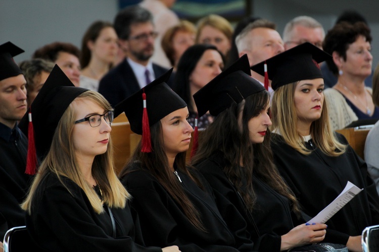 Graduacja magisterska studentów Wydziału Dziennikarstwa i Komunikacji Społecznej UPJPII
