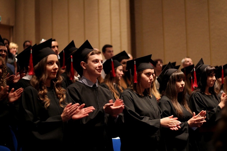 Graduacja magisterska studentów Wydziału Dziennikarstwa i Komunikacji Społecznej UPJPII