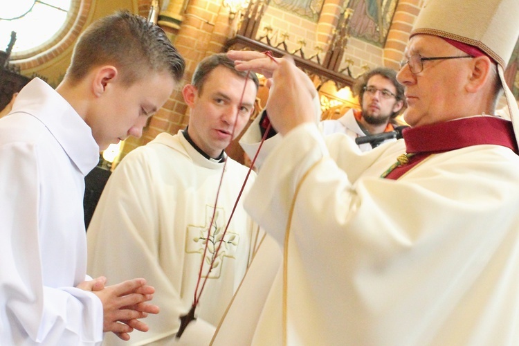 Służba liturgiczna ołtarza w Gietrzwałdzie