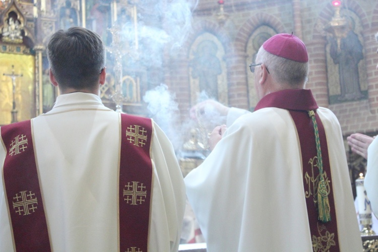 Służba liturgiczna ołtarza w Gietrzwałdzie