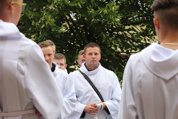 Służba liturgiczna ołtarza w Gietrzwałdzie