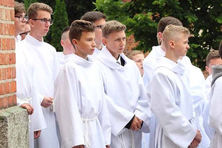 Służba liturgiczna ołtarza w Gietrzwałdzie