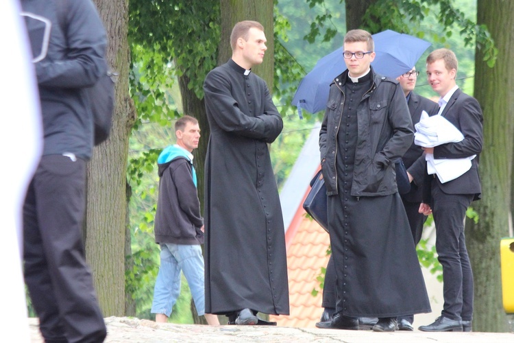 Służba liturgiczna ołtarza w Gietrzwałdzie