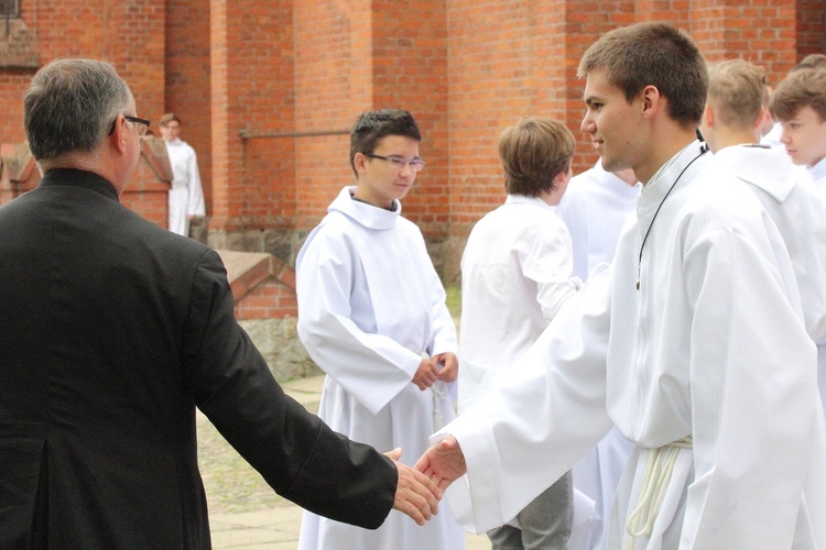 Służba liturgiczna ołtarza w Gietrzwałdzie