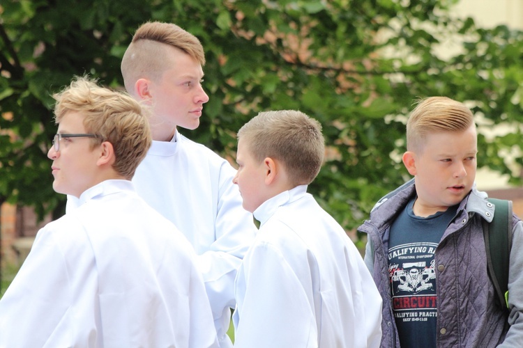 Służba liturgiczna ołtarza w Gietrzwałdzie