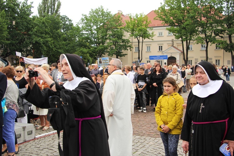 Pożegnanie ikony MB Częstochowskiej w diecezji łowickiej cz. I