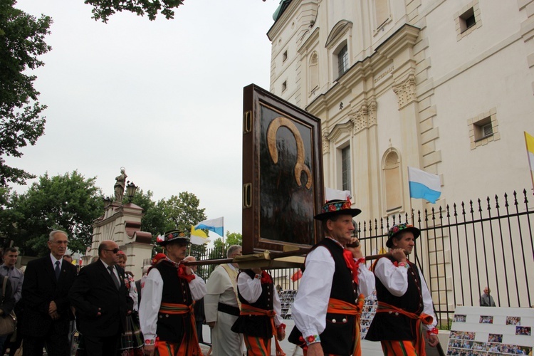 Pożegnanie ikony MB Częstochowskiej w diecezji łowickiej cz. I