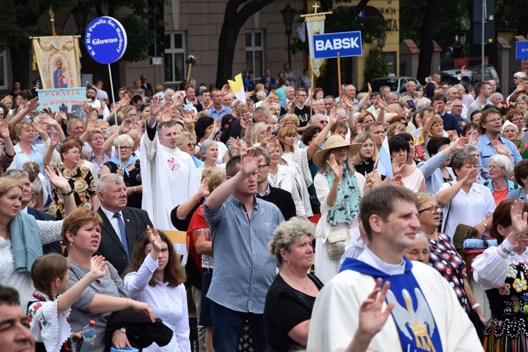 Pożegnanie ikony MB Częstochowskiej w diecezji łowickiej cz. II