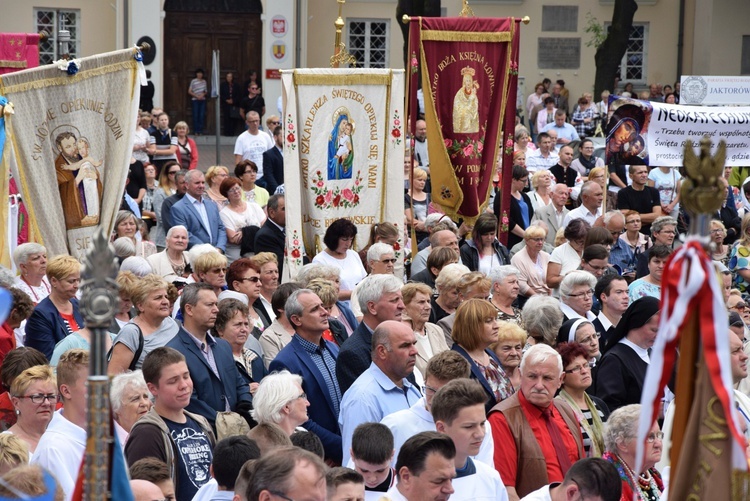 Pożegnanie ikony MB Częstochowskiej w diecezji łowickiej cz. II