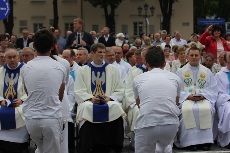 Pożegnanie ikony MB Częstochowskiej w diecezji łowickiej cz. III