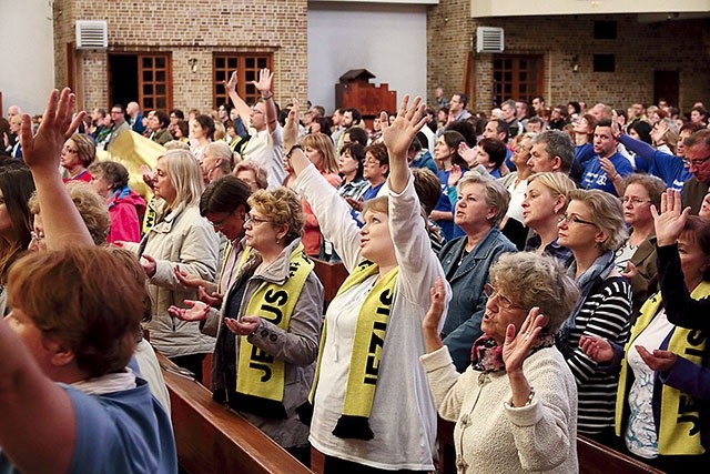 	17 czerwca kościół  MB Częstochowskiej wypełniły konferencje, świadectwa, a przede wszystkim wspólna modlitwa.