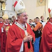 	Procesja do ołtarza w bazylice ojców dominikanów na Starym Mieście w Lublinie.