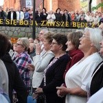 Procesja do źródełka i Apel Jasnogórski w Gietrzwałdzie