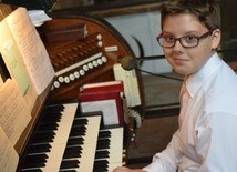Młody organista ma już dość spore doświadczenie.
