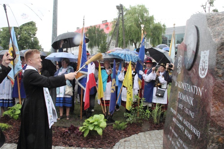 Odsłonięcie pomnika bp. Dominika