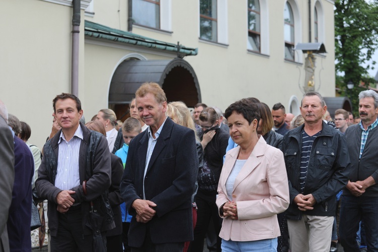 Kard. Stanisław Dziwisz w bazylice w Hałcnowie