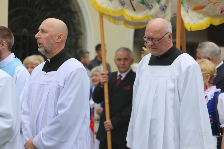 Kard. Stanisław Dziwisz w bazylice w Hałcnowie