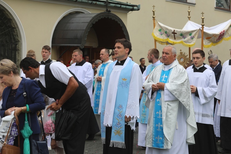 Kard. Stanisław Dziwisz w bazylice w Hałcnowie