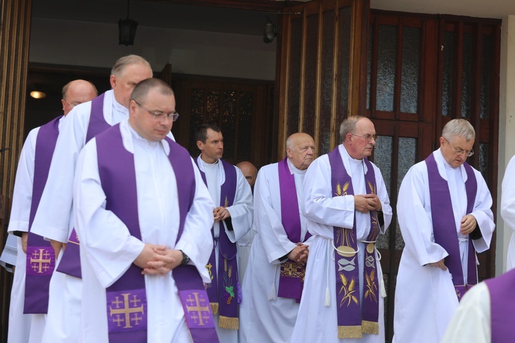 Ostatnie pożegnanie śp. ks. kan. Franciszka Janczego