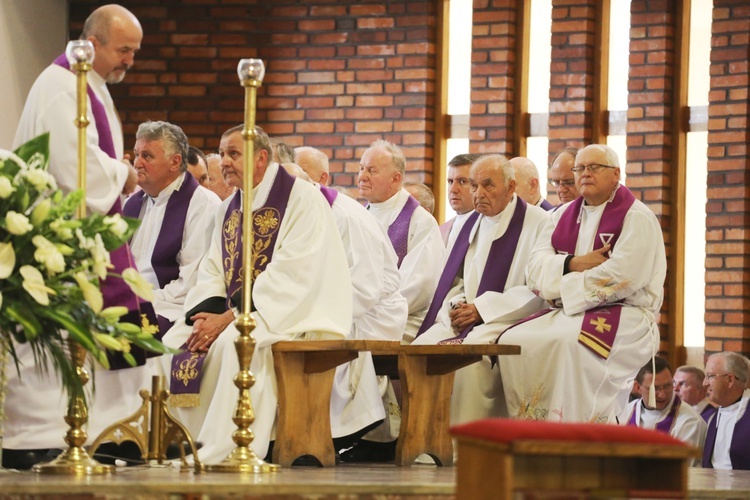 Ostatnie pożegnanie śp. ks. kan. Franciszka Janczego