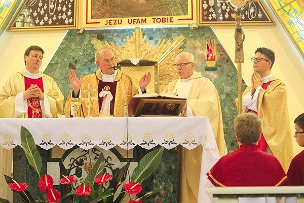 ▲	Jubileuszowa Eucharystia w podleskiej świątyni.