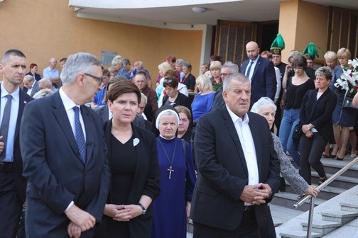 W pogrzebie wzięła udział premier Beata Szydło.