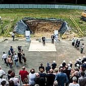 Akt podpisany, kamień wmurowany… Na terenie Górnośląskiego Centrum Rehabilitacji ruszyły prace.