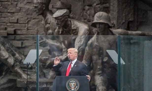 Donald Trump podczas przemówienia