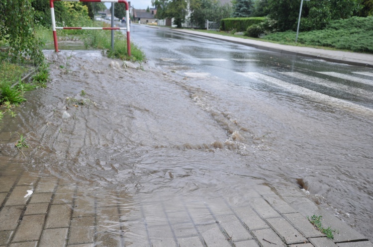 Piątkowe ulewy i sobotnie usuwanie szkód