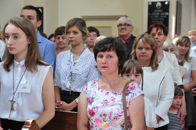 Bierzmowanie w parafii Krasienin. Świadectwo młodzieży i ich rodzin