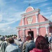 ▲	Kaplicę poświęcił biskup senior Paweł Cieślik.