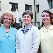 Siostry Krystyna Balcer, Magdalena Tryuk i Anna Wasilewska zachęcają do tego, żeby zaczerpnąć z karmelitańskiej duchowości, która prowadzi do głębi, ciszy, do Boga.