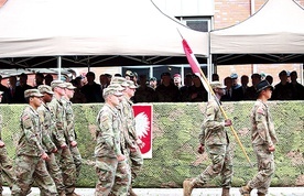 W dowództwie będą służyć oficerowie 13 państw NATO: Litwy, Łotwy, Estonii, Włoch, Węgier, Słowacji, Czech, Kanady, Wielkiej Brytanii, Hiszpanii, Stanów Zjednoczonych, Rumunii i Polski.