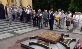 Po Mszy św. druga część uroczystości odbyła się przy Grobie Nieznanego Żołnierza przed kościołem garnizonowym
