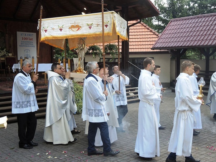 Odpust w Rychwałdzie z monstrancją fatimską