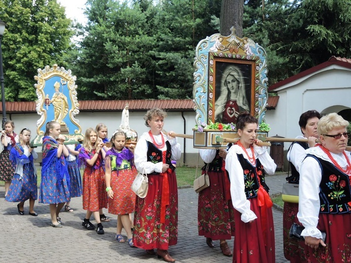 Odpust w Rychwałdzie z monstrancją fatimską