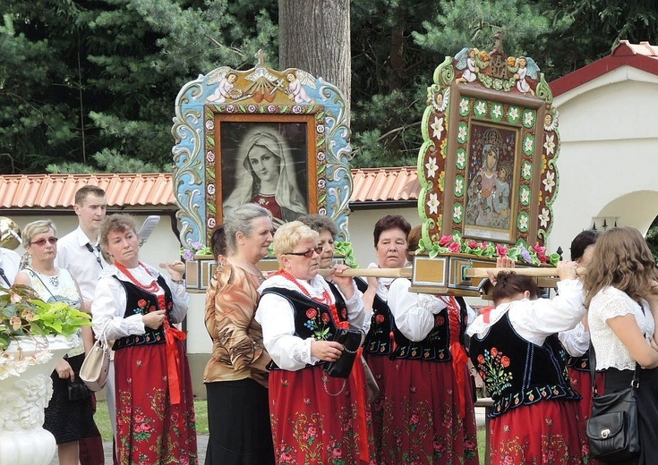 Odpust w Rychwałdzie z monstrancją fatimską