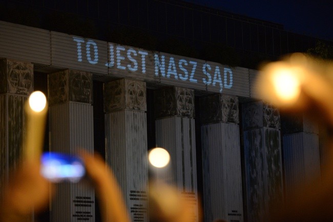 Protest pod SN przeciw reformom sądownictwa