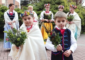 Organizatorzy spotkania chcieliby, aby stroje śląskie nie były używane wyłącznie podczas uroczystości religijnych czy państwowych. Na zdjęciu Niedziela Palmowa w Katowicach- -Bogucicach.