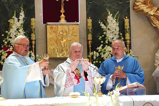 Dziękczynna Eucharystia w kościele w Świnnej.