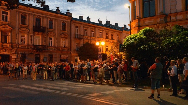 Protest w Radomiu przed siedzibą Sądu Okręgowego