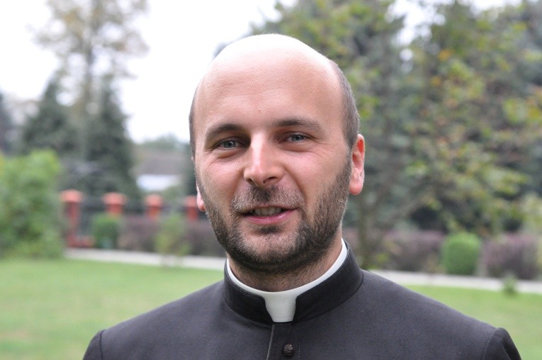 ks. Damian Migacz jest diecezjalnym duszpasterzem kierowców