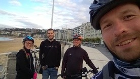 Selfie z trasy (od lewej): Sylwia Kowalczyk, Kacper Krawczyk, Mateusz Kowalczyk i ks. Marek Pruszkowski